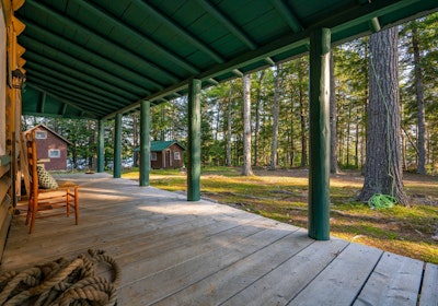 Butterfield Lodge covered porch 2