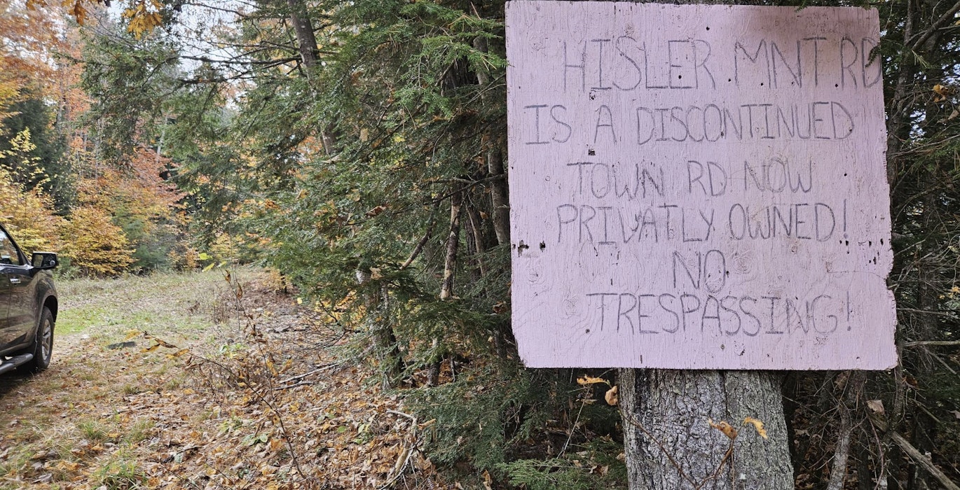 Sign placed by abutting landowner
