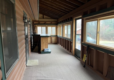 Enclosed porch2